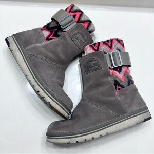 Sorel “the campus” Charcoal and Fuchsia Patterned Boots